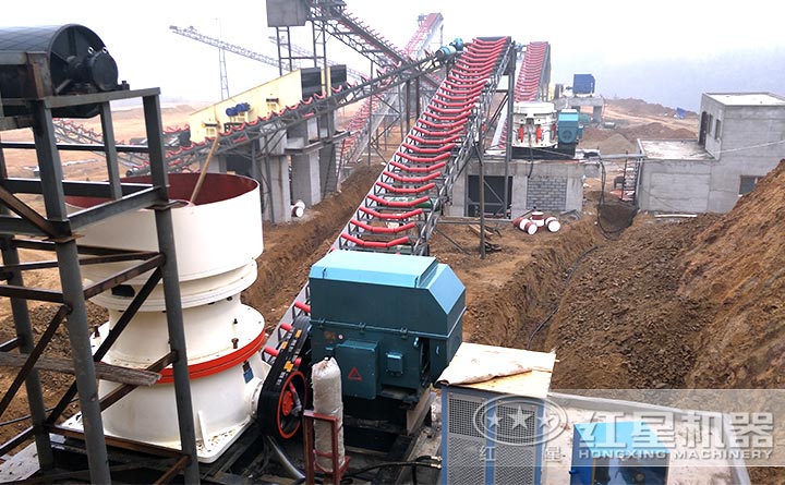 圓錐破碎機(jī)作業(yè)現(xiàn)場(chǎng)