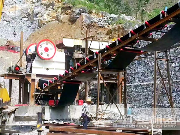 德版顎式破碎機(jī)工作現(xiàn)場