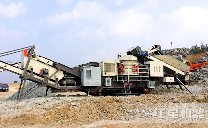 履帶移動圓錐式破碎機工作現場