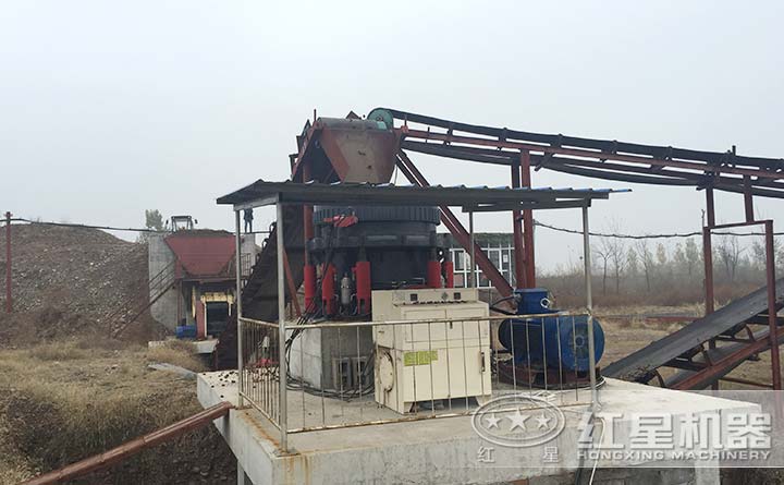 全液壓圓錐破碎機工作現場