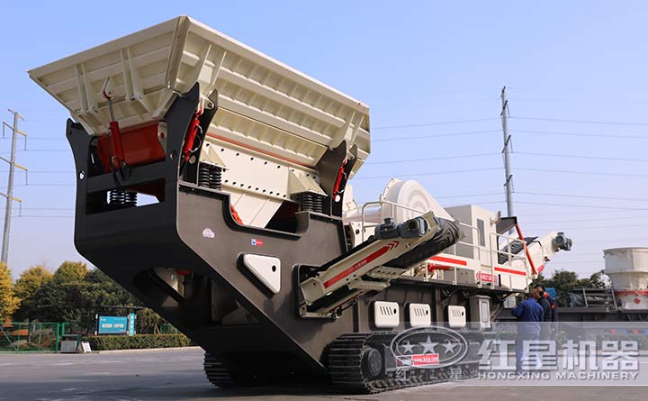 車載移動式磕石機(jī)整車相當(dāng)于一條生產(chǎn)線