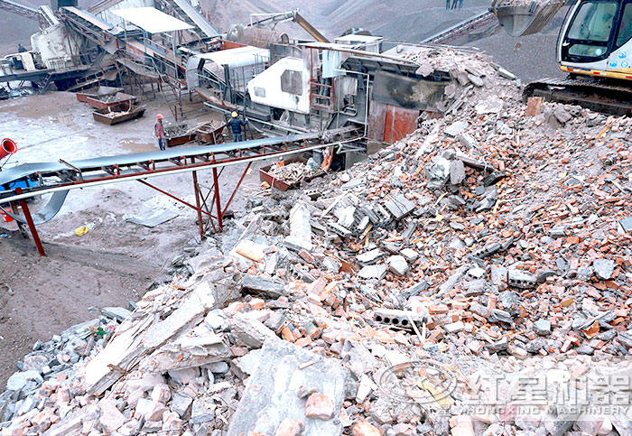 移動(dòng)破碎作業(yè)現(xiàn)場(chǎng)