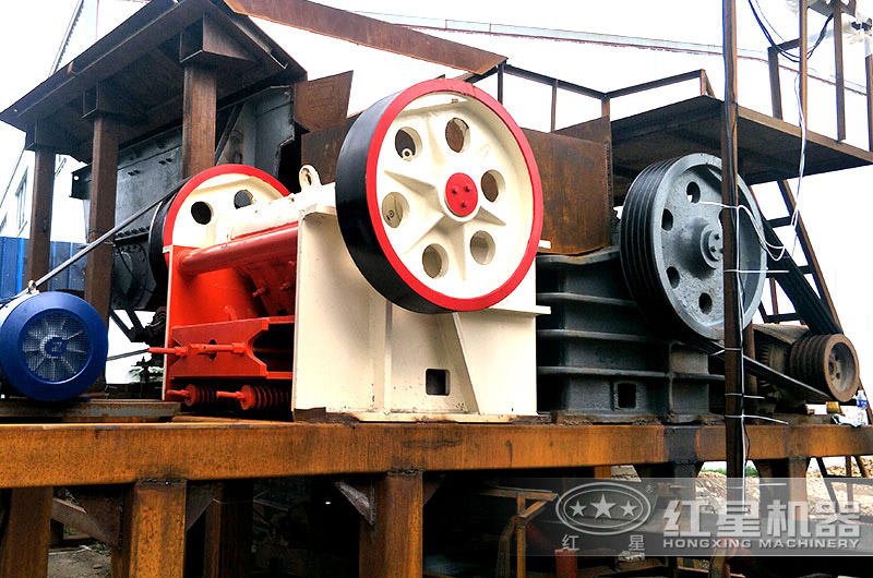 顎式破碎機現場圖