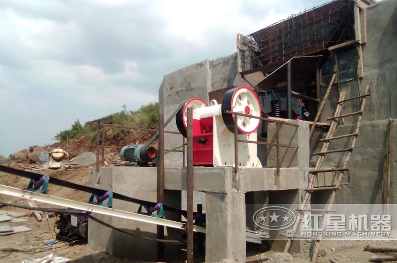 洛陽時產50噸的細顎破碎設備生產現場