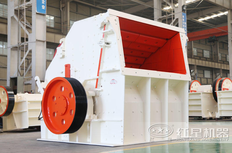 反擊式破碎機用于石灰石片石中碎，出料整齊度高