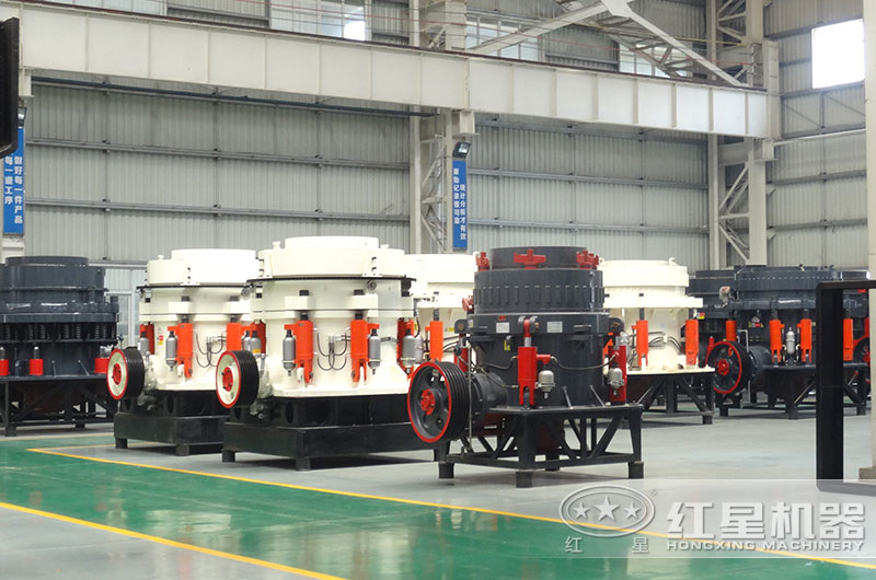 圓錐破碎機車間實拍圖，多種型號