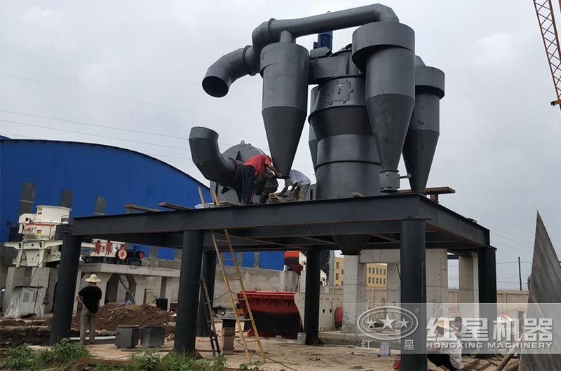 月產(chǎn)1500噸石英石粉機械加工現(xiàn)場